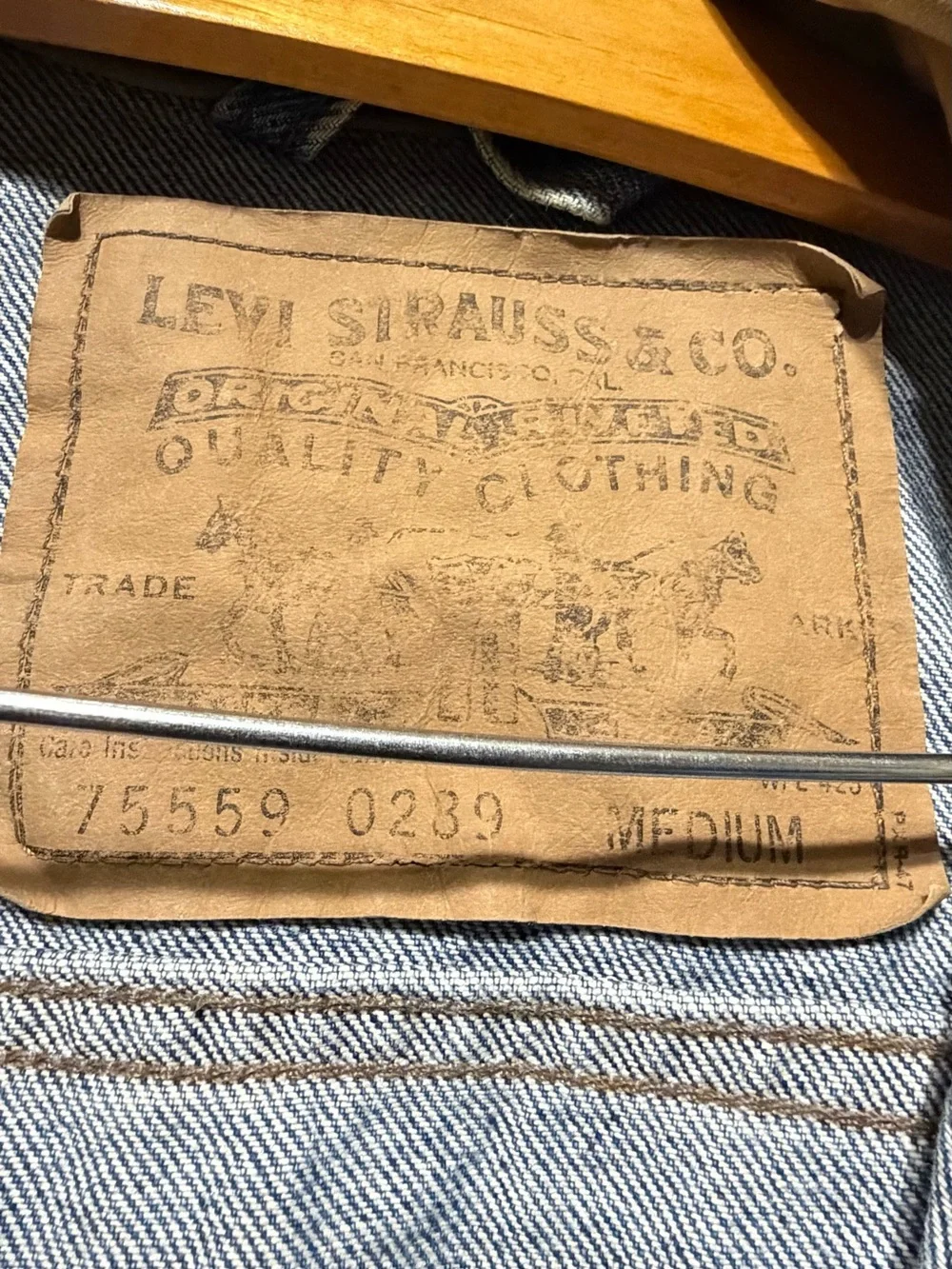 Vintage Levi’s Denim Trucker Jacket Blanket Lined Tan Collar USA Medium 75590239